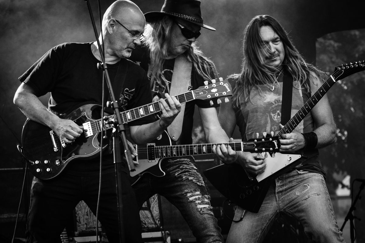 Music and entertainment — live stage